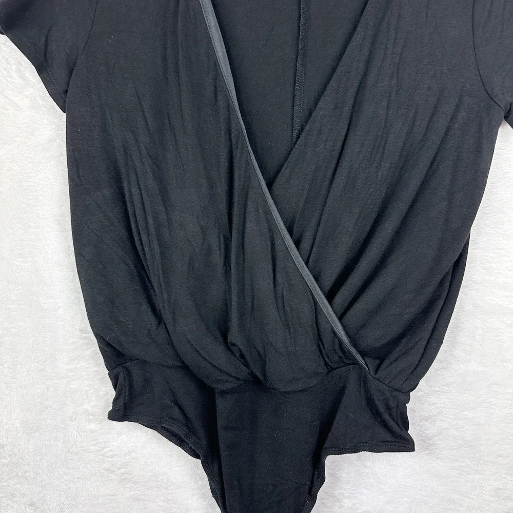 Lulus Womens Top Bodysuit Black Short Sleeve Size XS Satin Lined Edge EUC - Picture 4 of 11